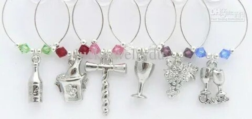 How to Use a Wine Charm at Parties Like a Pro